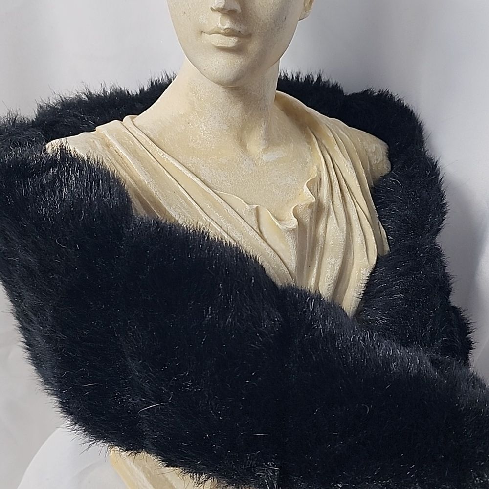 Quiet Luxury Black Faux Fur Stoll Pleasant Pheasant Glam Aesthetic
